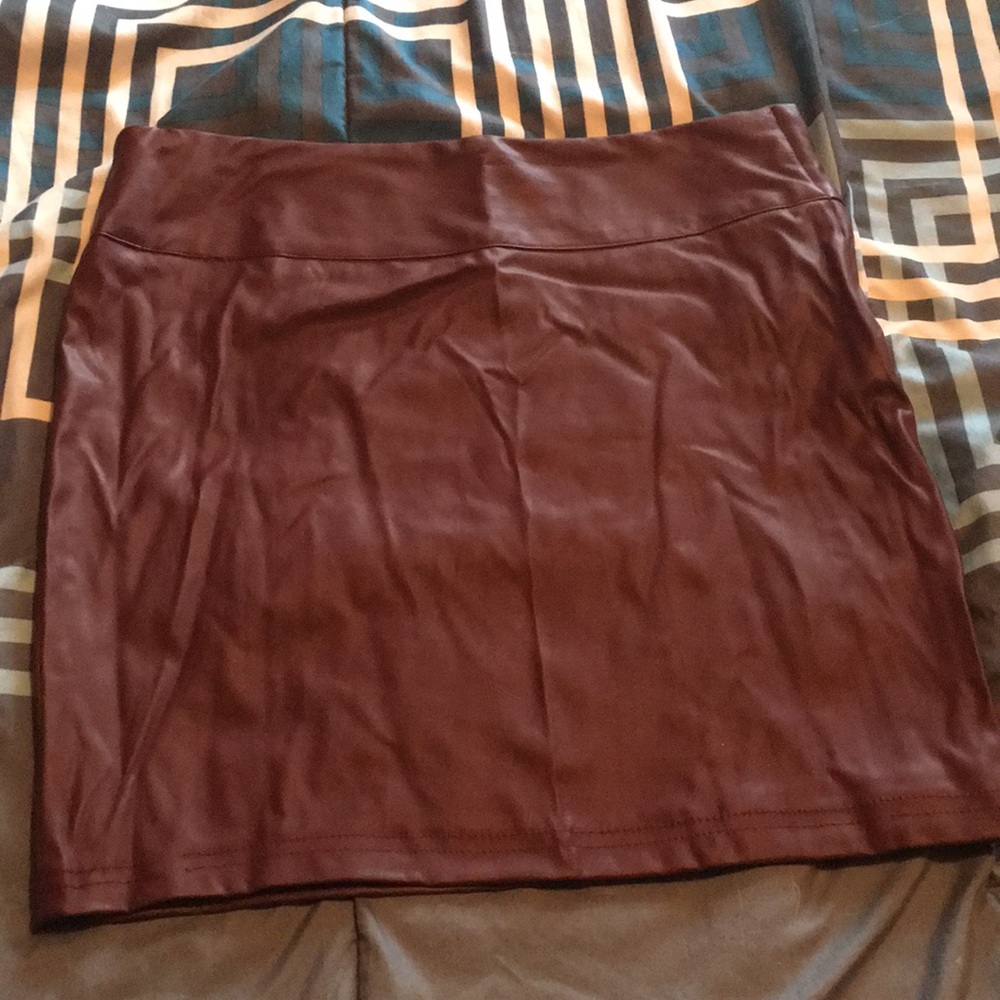 Leather-look oxblood mini skirt